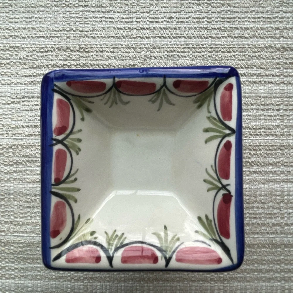 Hand painted in Portugal ceramic fragrance warmer.